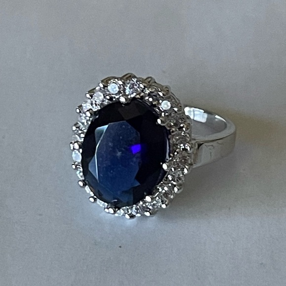 Blue Quartz & White Topaz Cocktail Ring - Picture 4 of 10